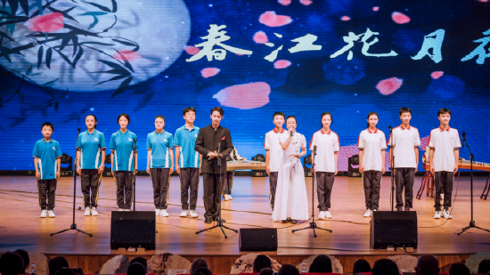 阳光书院的学子现场即兴“飞花令”