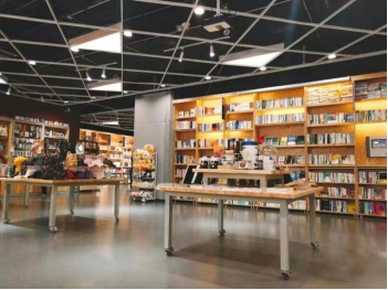 图为吉阅七舍阅书房栖乐荟店