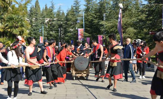 云南民族村2018年元旦举办佤族木鼓节喜迎新