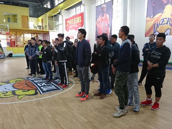 见加齐·礼赞昆明 2017齐贰壹男子篮球赛1