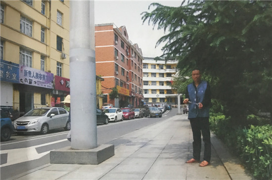 张某指认跟踪被害人至住所附近地点