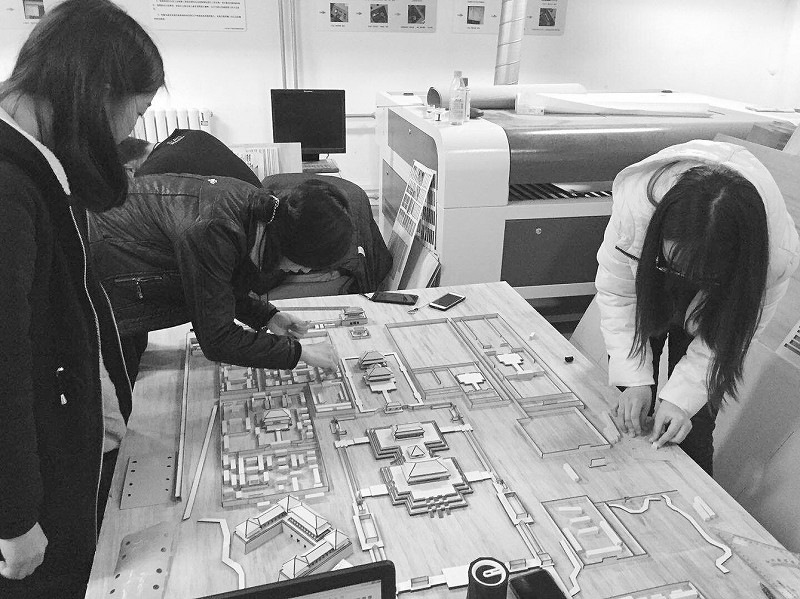 大学生团队制作故宫模型。受访者供图