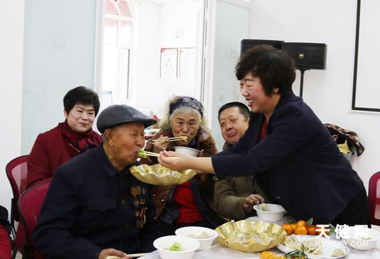 和合居社区举办五彩饺子宴主题活动