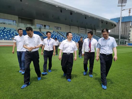 陈绍旺市长检查指导中超联赛大连赛区筹备工作