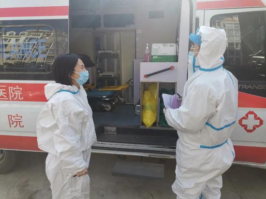医疗救护车24小时在格林小镇社区驻守,满足社区百姓紧急医疗需求