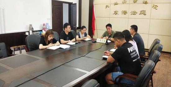 召开庭务会总结研讨工作