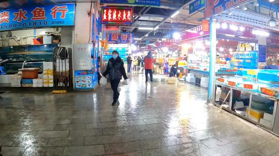 新长兴市场无人测温