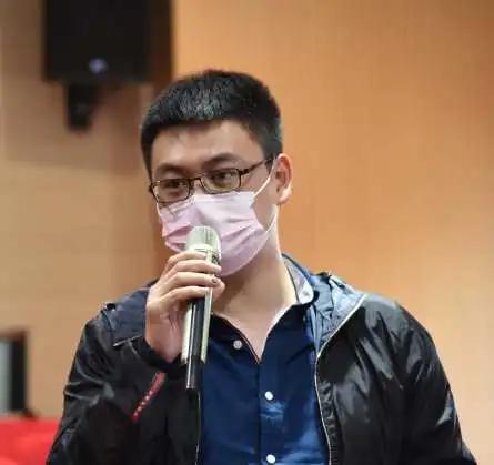 《民主与法治报》记者王皓提问