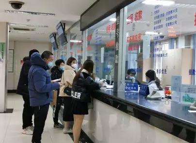 在市三院,患者都主动佩戴口罩前往医院,基本不用医生提醒