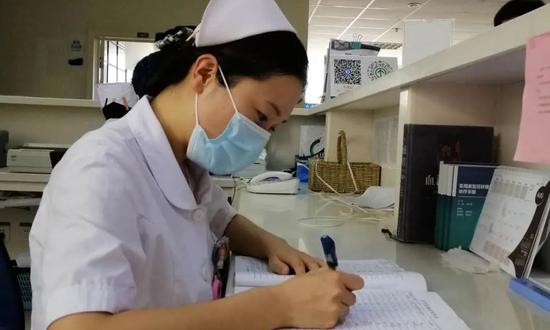 大连医科大学附属第二医院血液三科临床护士 董潇
