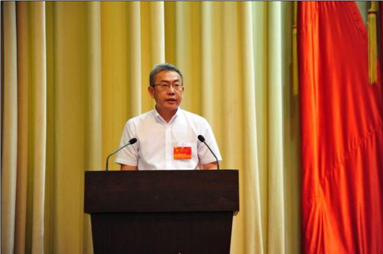 市残联党组书记、理事长姜利作工作报告