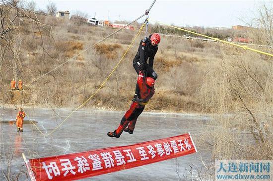 演练人员圆满完成了现场指挥部设置的全部科目。