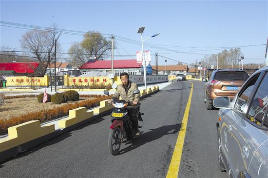 今年我市农村公路的“最后一公里”已经打通,农村公路建设实现了交通部提出的“向进村入户倾斜”。
雪林 摄