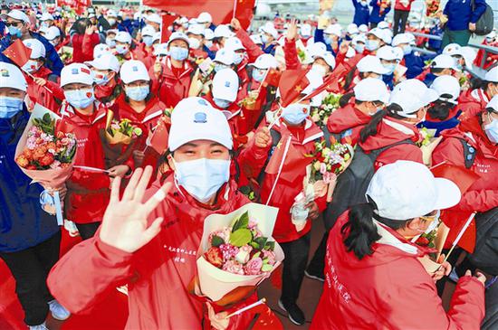 3月30日,勇士凯旋。大连新闻传媒集团记者王华 摄