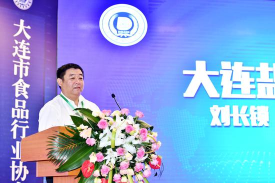盐化集团党组副书记刘长锁在大会上讲话