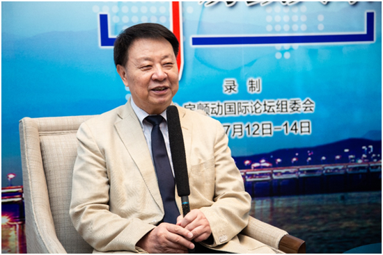 曹克将教授接受媒体采访