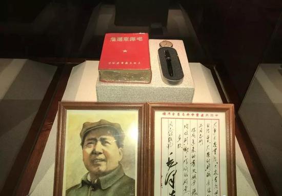 大连大众书店出版的《毛泽东选集》(1947年)