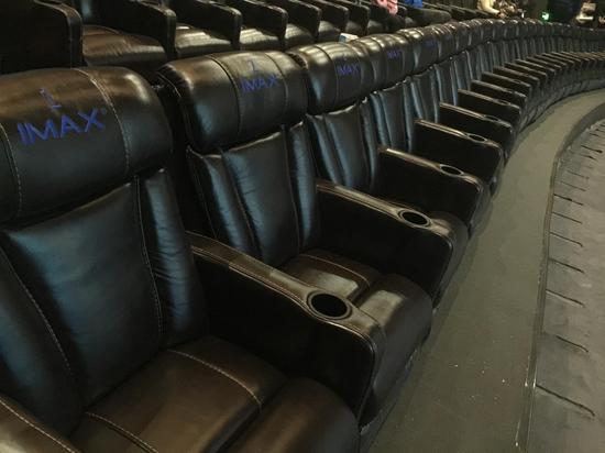 大连万达影城华府店IMAX头等舱迎首批观众