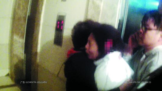 大连43岁 男子 深夜 砍掉女友耳朵  持刀与边防官