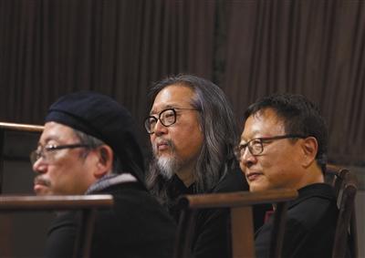 赖声川(中)开玩笑说,他们怎么弄都要被人骂的。 新京报记者 郭延冰 摄