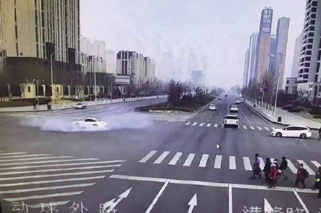 “路有千万条,安全第一条?#20445;?#20132;法一条条,触一别想逃”。