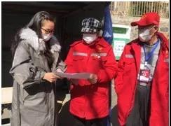 中间为于艳