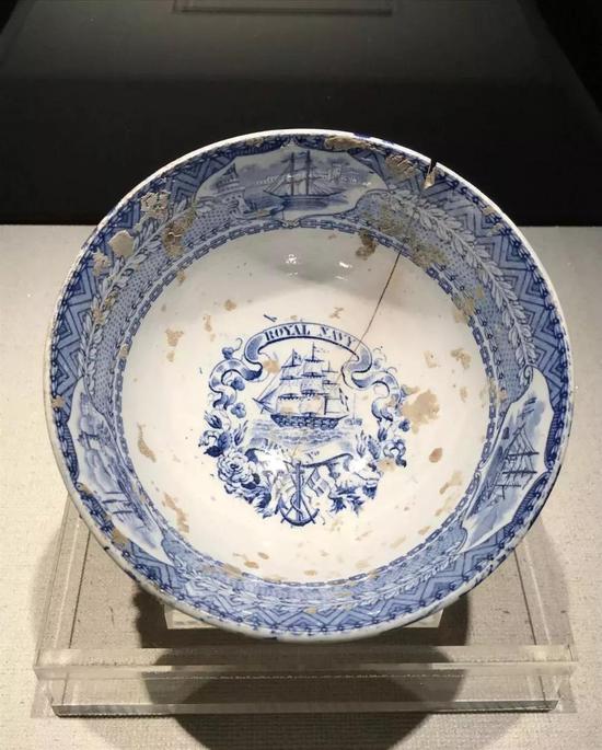 英国皇家海军帆船青花瓷碗(19世纪中期)