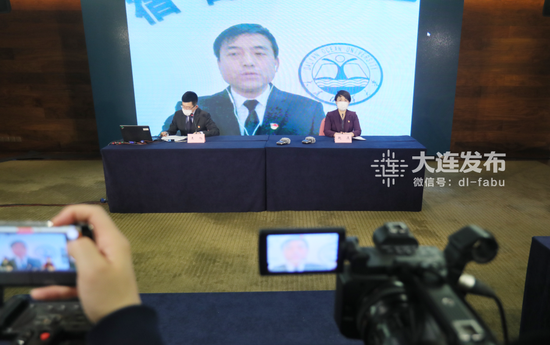 现场连线大连海洋大学航海与船舶工程学院党总支副书记王海鹏