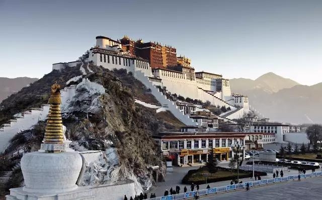 西藏最高的地方叫什么名字 iixz-fymrcpu8372280.jpg