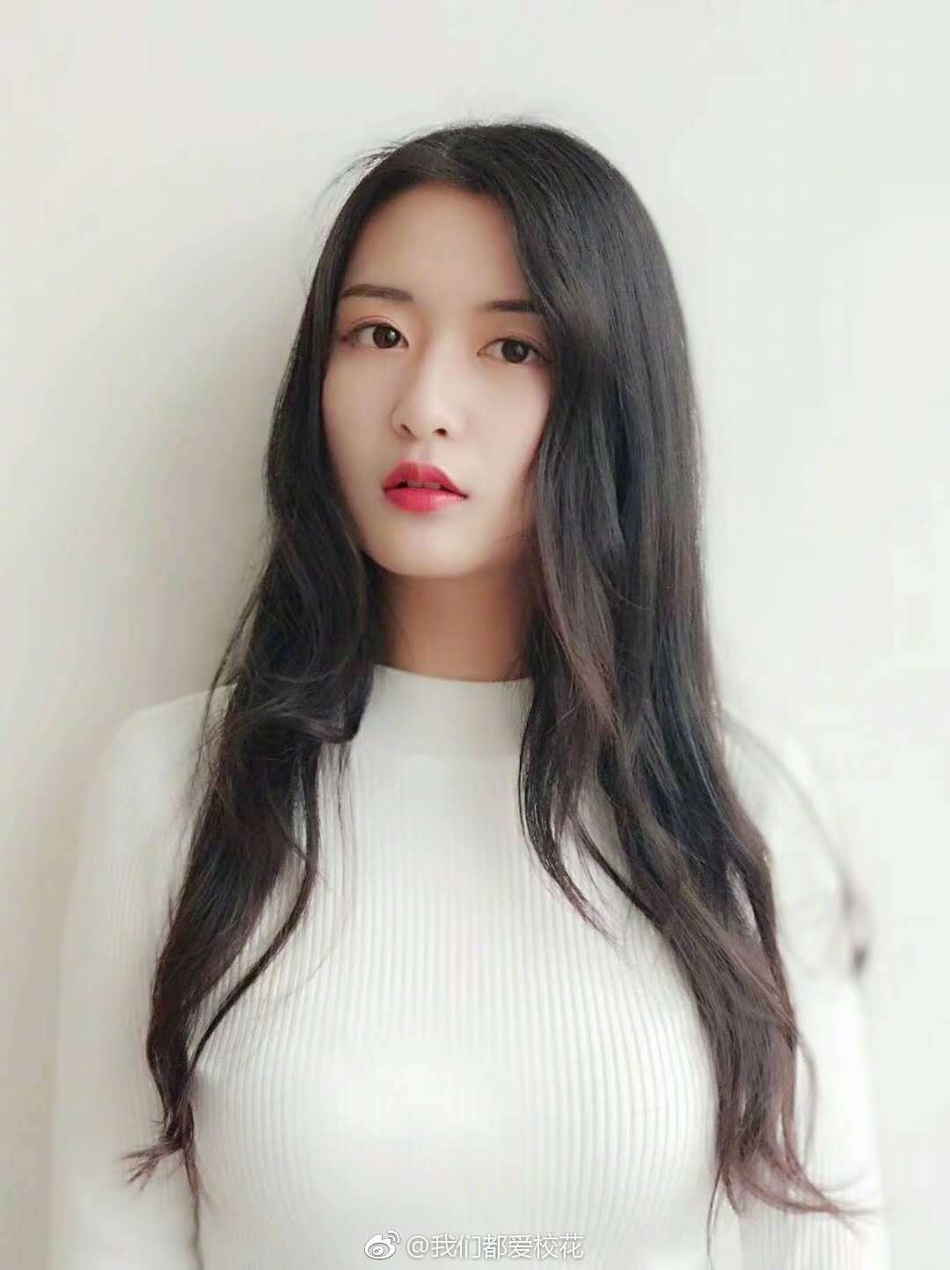 组图:济宁学院冷艳校花 像冰山下的美人气质满分