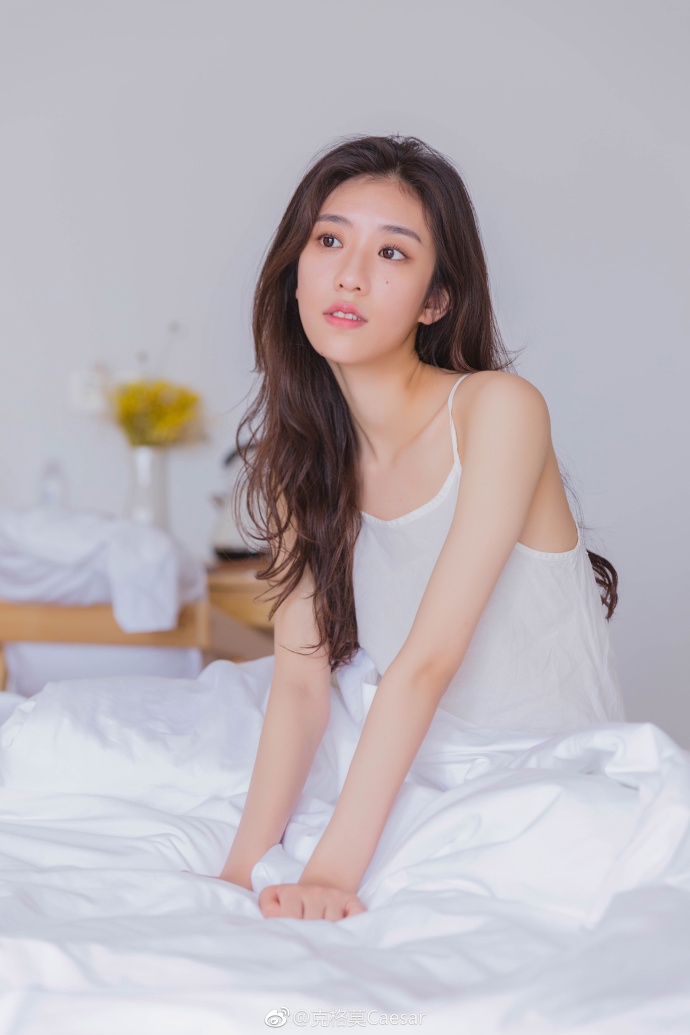 组图:中传表演系学姐晒私房写真 气质出众