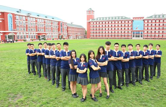 组图:国际学校校服大比拼 看看哪家最好看