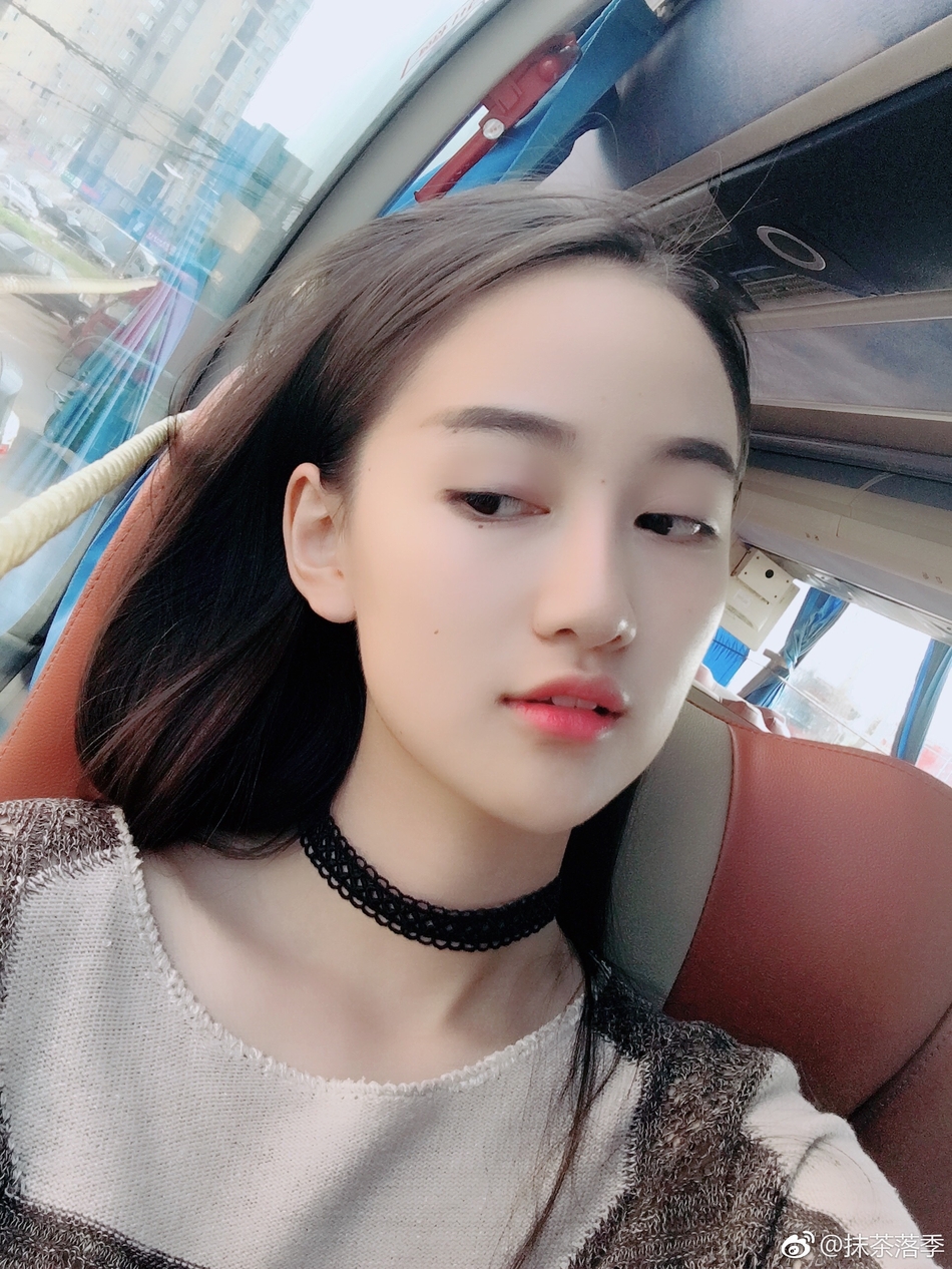组图:中国传媒大学校花 眼神中都透露着舞动的灵魂