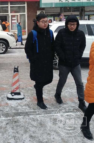 2017年度中央机关及其直属机构考试录用公务员公共科目笔试于12月10日举行，本次考试吉林省共设岗位511个，计划招收1007人，据统计，共38499名考生完成报考。吉网 吉刻APP记者 于洋