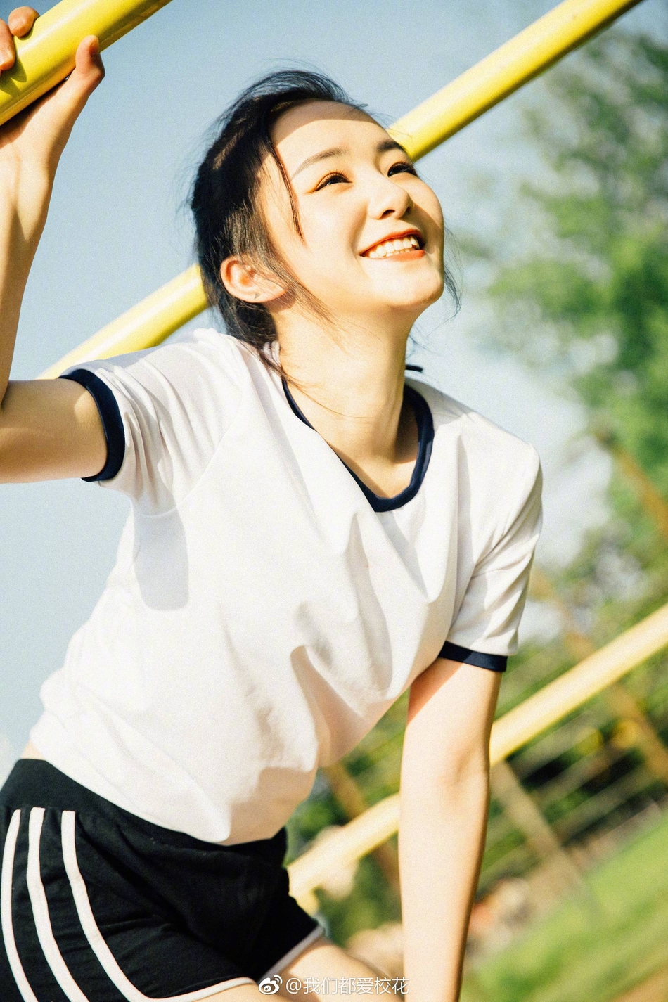 近日,九江学院校花(微博:@李吧啦倩倩)在微博晒出多种风格写真照,是