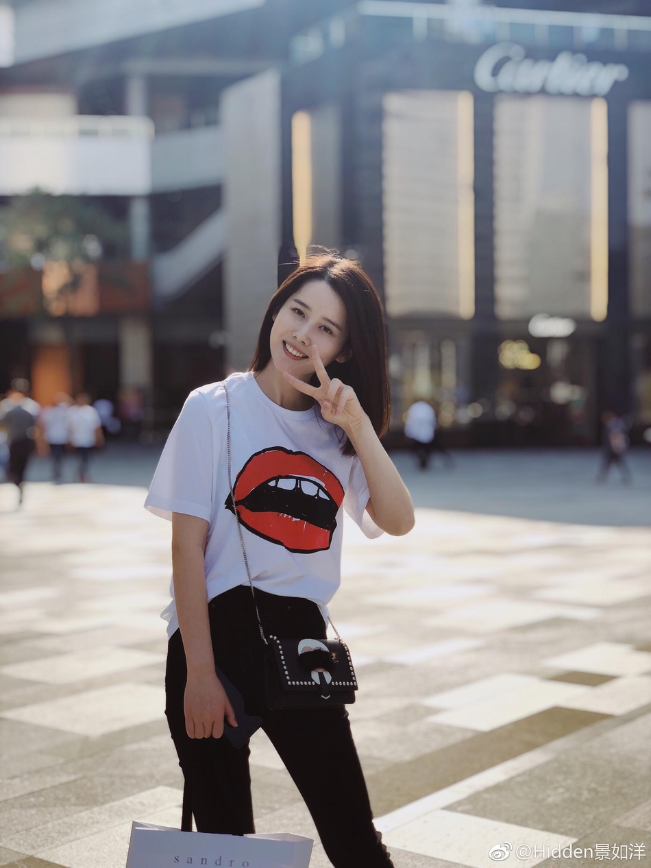 美人鱼》中的人鱼选手(微博:@hidden景如洋)在微博晒出多种风格写真照
