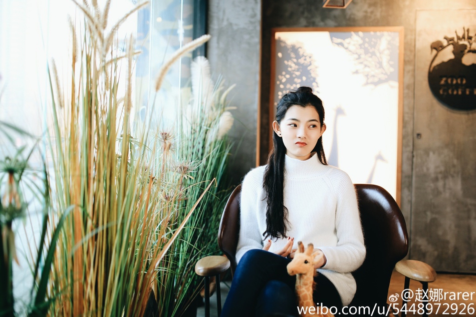组图:山东农大校花晒多套写真 展现百变魅力