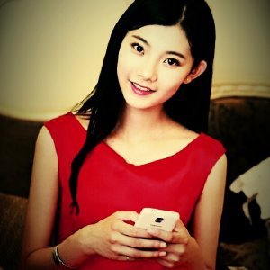 组图:山东农大校花晒多套写真 展现百变魅力