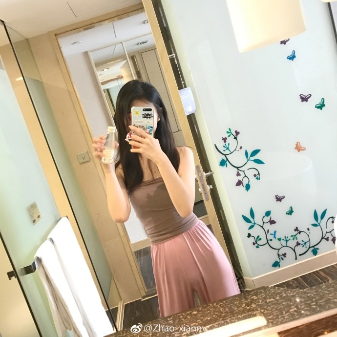 组图:音乐学院校花晒健身照 小蛮腰抢镜