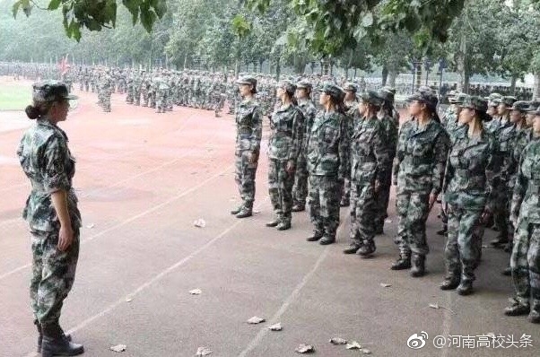怎么才可以当大学军训教官 oziT-fykuffc4309213.jpg