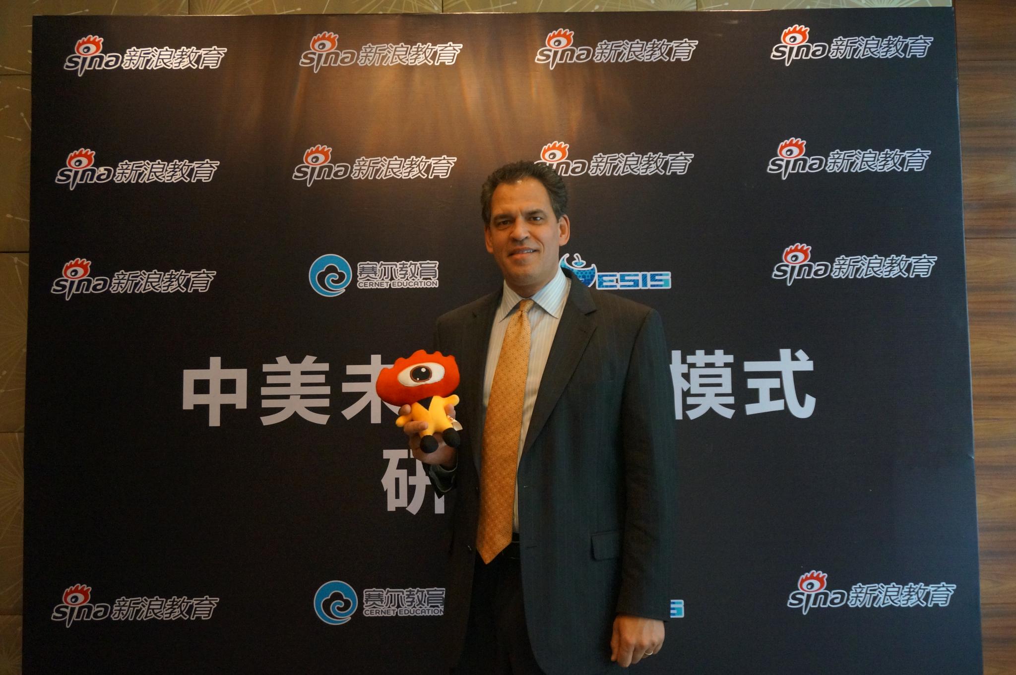 国王沃德牛津中学：混合制教学模式成主流