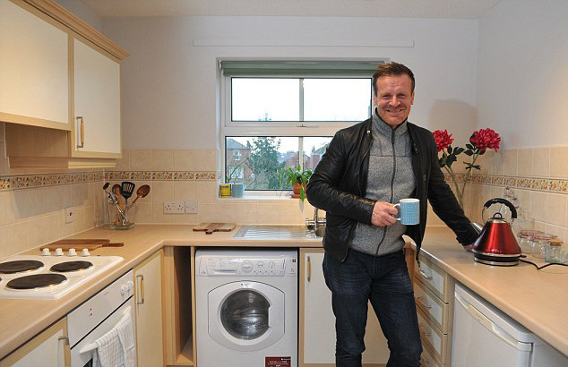 富商无偿向流浪者提供豪宅 年幼时曾在公园流浪