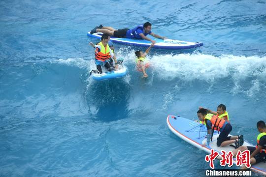 重庆儿童学习溺水自救技巧 如何把裤子做成救