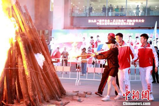 中俄青年联谊篝火晚会 马奔 摄