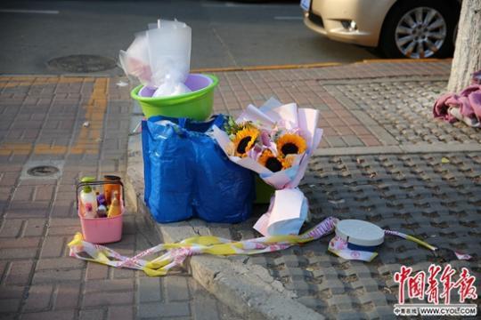 北京师范大学校园内，离校毕业生的物品。中国青年报·中国青年网见习记者 曲俊燕/摄