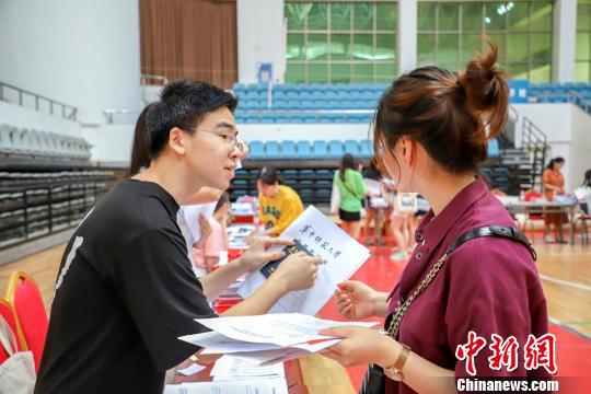 公师教育硕士新生入学报到　廖扬　摄