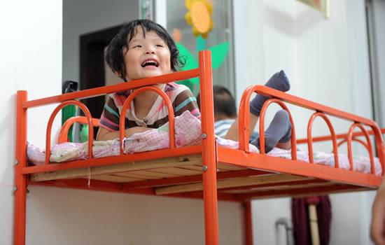 午睡前的兴奋。视觉中国供图（资料图片）