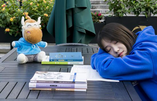 CFA难不难考 她用亲身经历告诉你