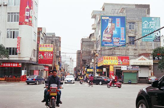 余沛生活的广西小镇  本文图片除特殊标注外，均为受访者供图