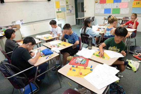 下午的活动也很丰富,游泳、攀岩、射箭等等都有,小孩子超级开心的!